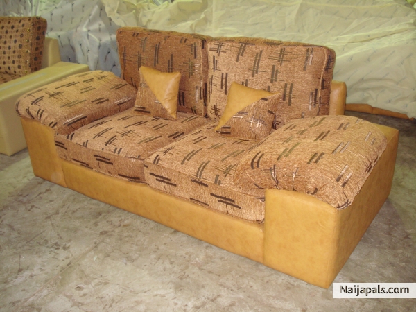 HOME SETTEE - click for next photo