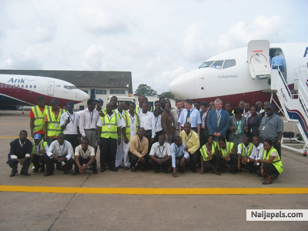 welcoming our brand new B737 @ the Arik Hangar - click for next photo