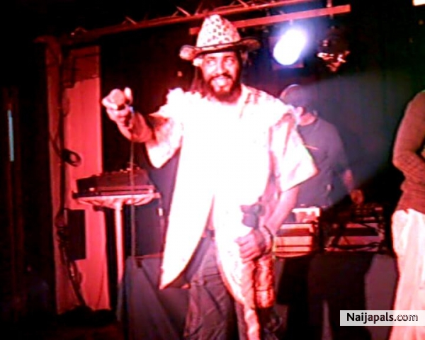 TUKLAN LIVE ON STAGE - click for next photo
