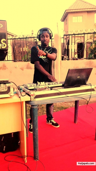 9ja dj Lukas live on stage @Ayelawaje hotel Porto Novo, Benin Republic - click for next photo