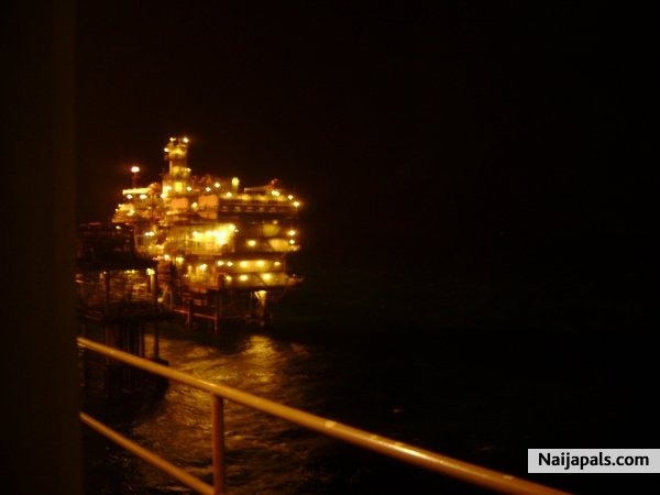 offshore rig platforms - click for next photo
