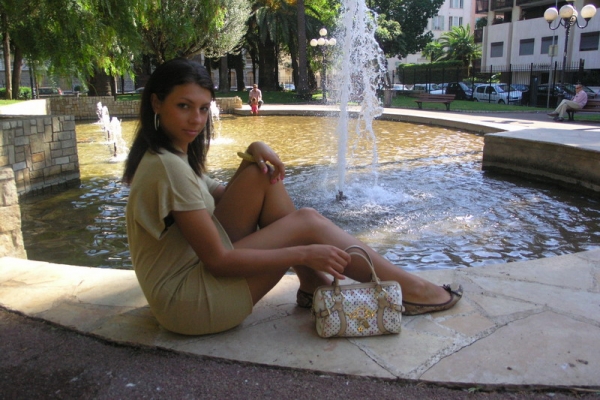  - click for next photo