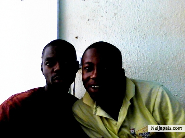 he just bought a lappy - click for next photo