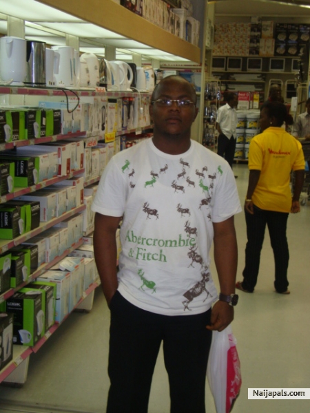 Niga that me!,and am me,am not u,so restrict or u suffer defeat, am back 3pit that me - click for next photo