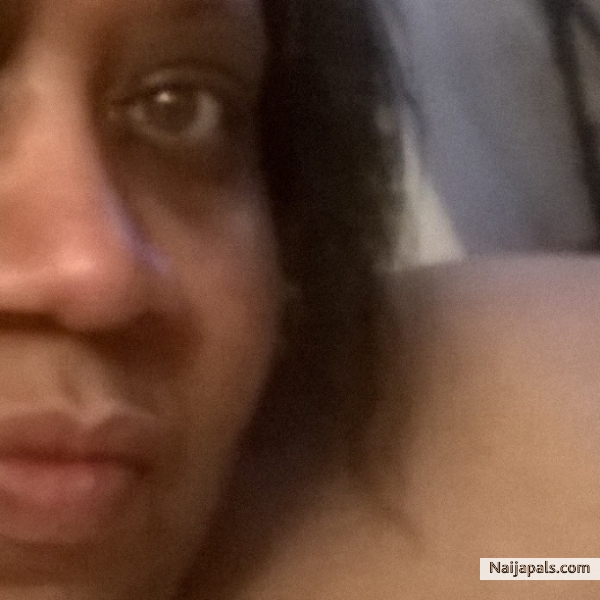 pretty me 51 sexy wit clothes 👚 on..jus shoulder view 😉 - click for next photo