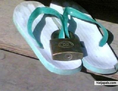 wande slippers - click for next photo