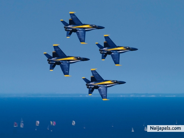 FORMATION FLYING - click for next photo