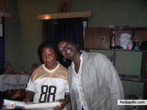 MAMA AFRIK N MOI - click for next photo
