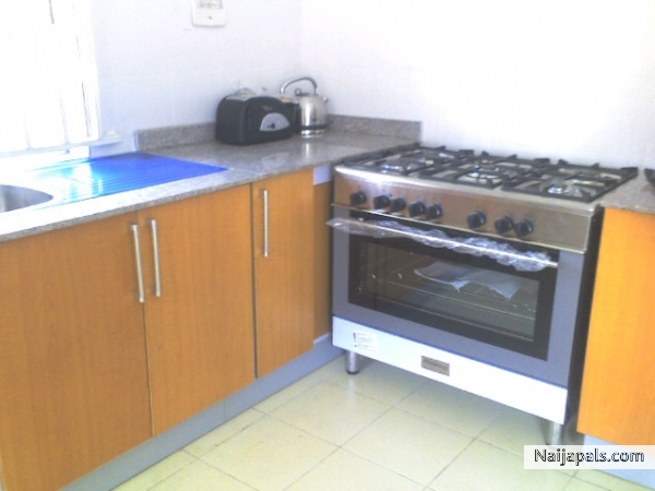 Kichen cabinet in laminate - click for next photo