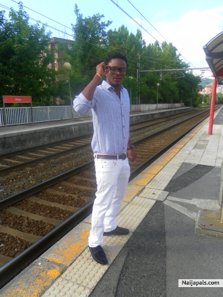  - click for next photo