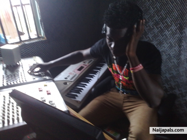 My nw track cumin up basky girl - click for next photo