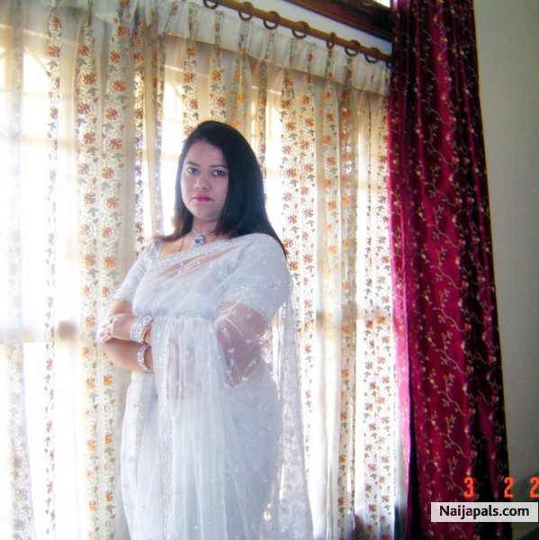 Shazida Khatun Assamese webmaster - click for next photo