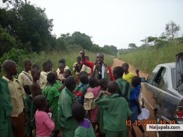 Woodenlegs in Nigeria - click for next photo