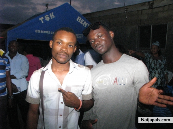 Veeky Akins n Chucks Sloane - click for next photo