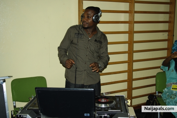 dj Presley 4 u - click for next photo