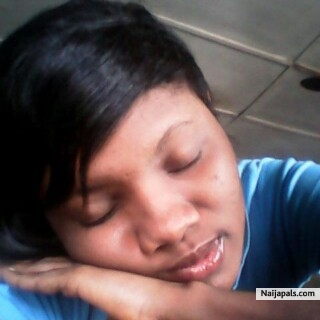 Make una no wake me up pals, i dey sleep lol - click for next photo