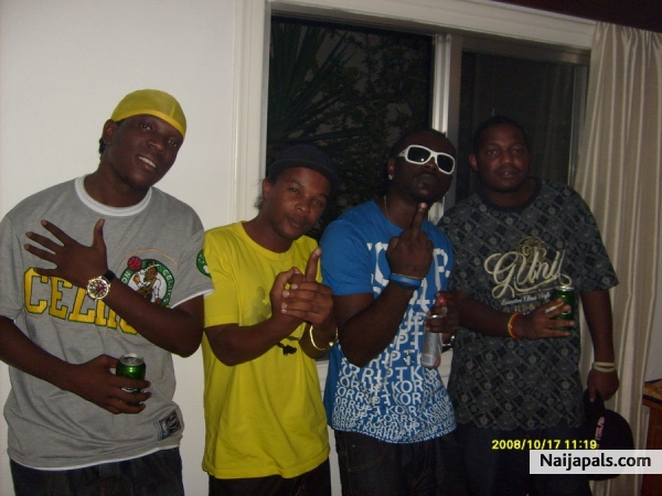 zimbabwe boys.....dem dey form for here...no mind dem - click for next photo