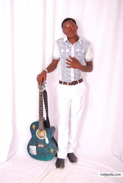 I luv playing Acoustic guitar,its ma hobbie. - click for next photo