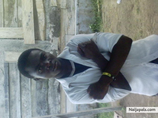 I' m cute and single, so the girls wanna mingle - click for next photo