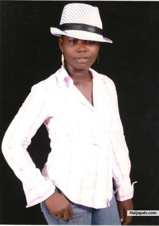 LIZZY - click for next photo