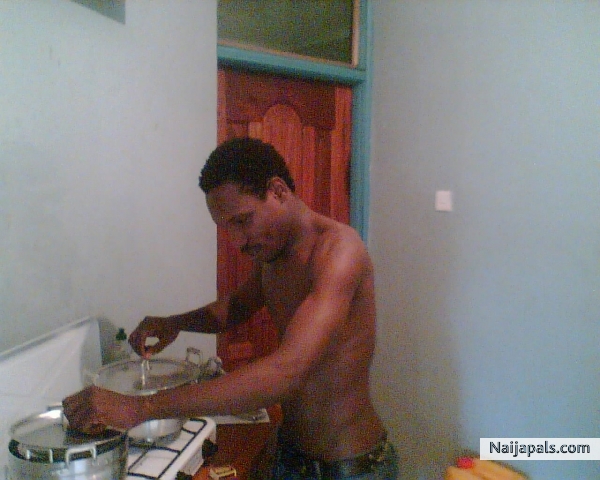 D FOOD NOR DEY DONE - click for next photo