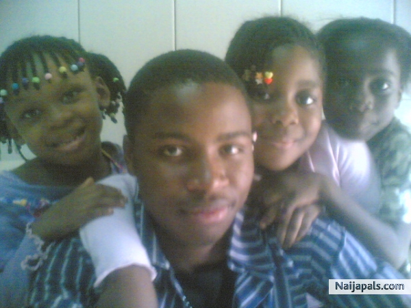 me and ma lil sistaz - click for next photo