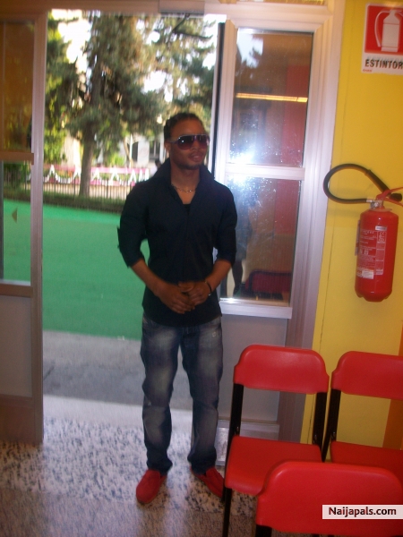  - click for next photo