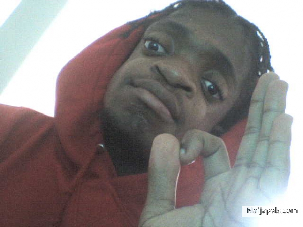 B' ZUP SON!!(DIS WAS LIKE LAS YEAR PICTURA B4 MI DREADS LOL) - click for next photo