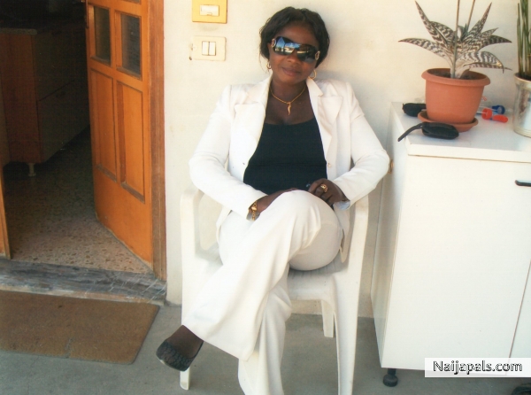 l just dey relax oooooo - click for next photo