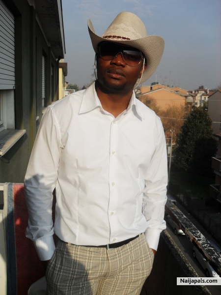 Waitn for a train to Yuma! - click for next photo