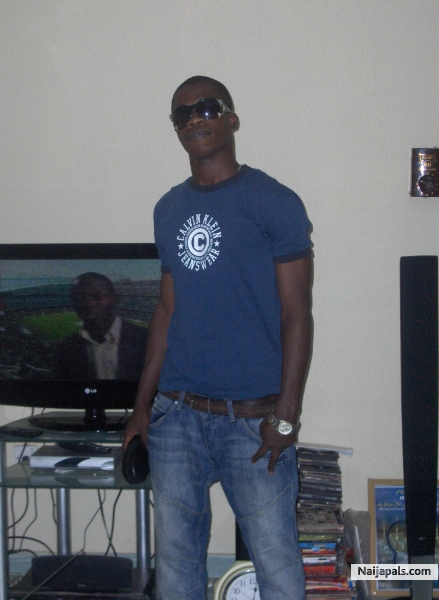 In ma Crib..Chillaxin!!! - click for next photo