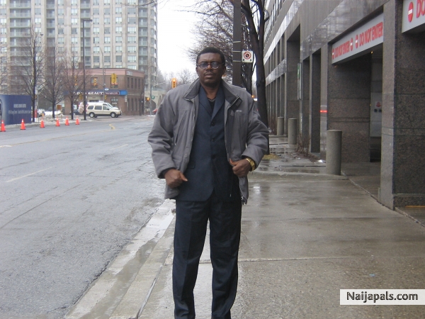 Outside of Novetel Hotel, Toronto- Canada - click for next photo