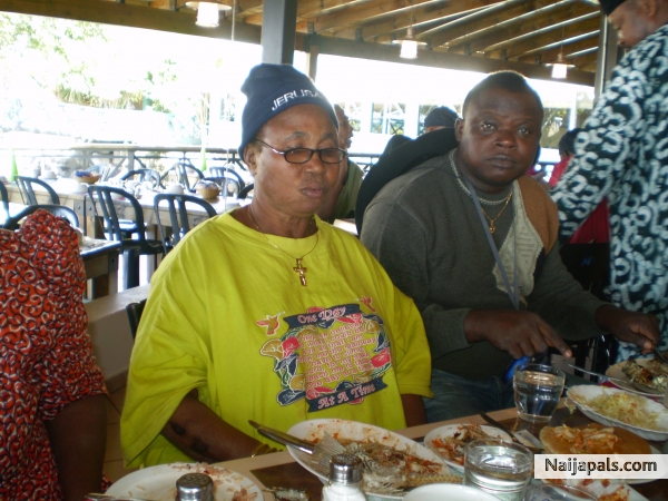 Mama & Victor - click for next photo