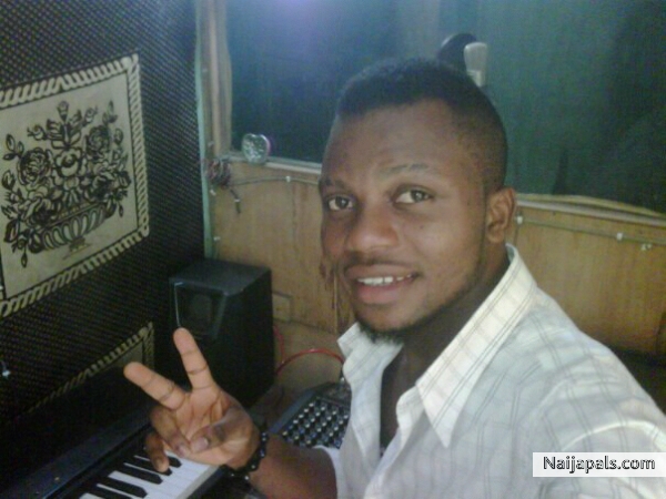 live@ luts and soundz studio - click for next photo
