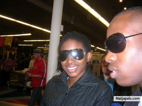 me and ma sis in Fayetteville pav old navy...ghud details huhh lol - click for next photo