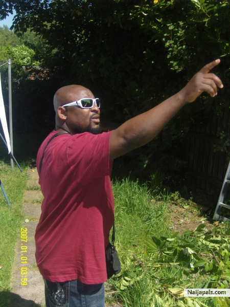 looking at the eclipse - click for next photo