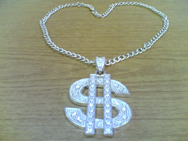 i luv everything dat has {$} writen on it.{lol} - click for next photo
