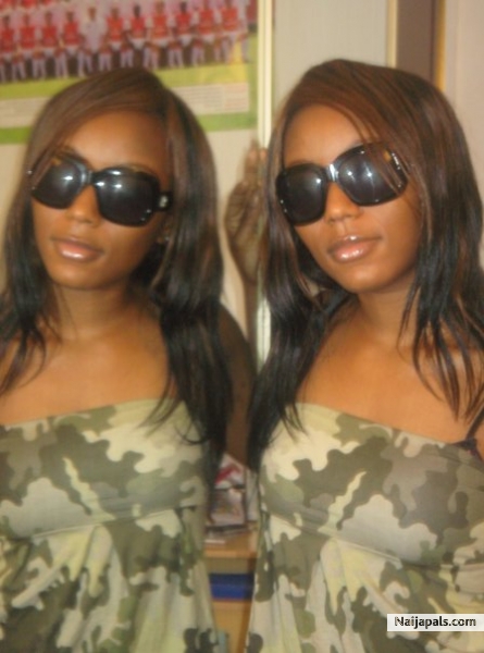 I love the girl in the mirror - click for next photo