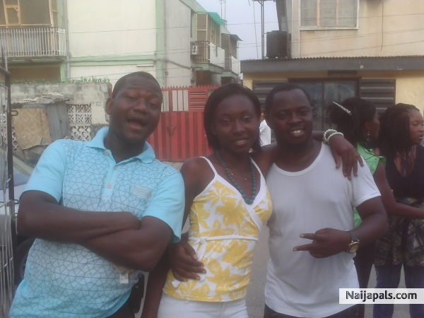 dats me in d middle - click for next photo