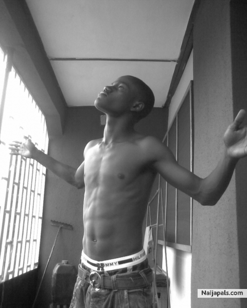 Seyi - click for next photo