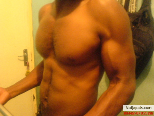 Deejay Nano Myk CheQ Cracking ' em Weights!!! - click for next photo