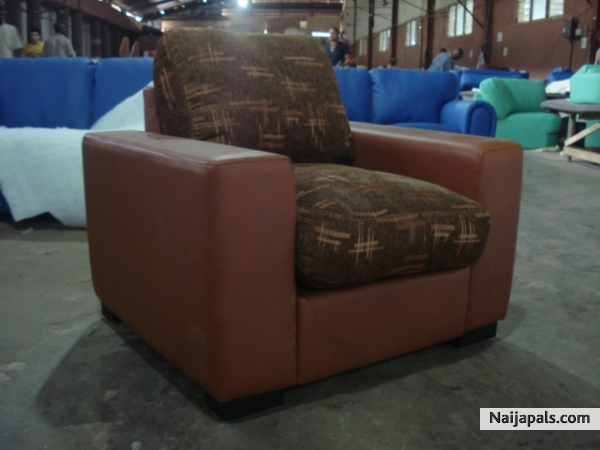 HOME SETTEE - click for next photo