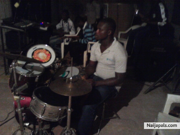 engineer darlington ion the drum - click for next photo