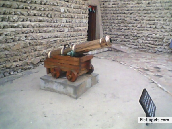  - click for next photo