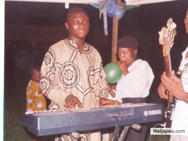 keyboarding @ a wedding ceremony in Lagos - click for next photo