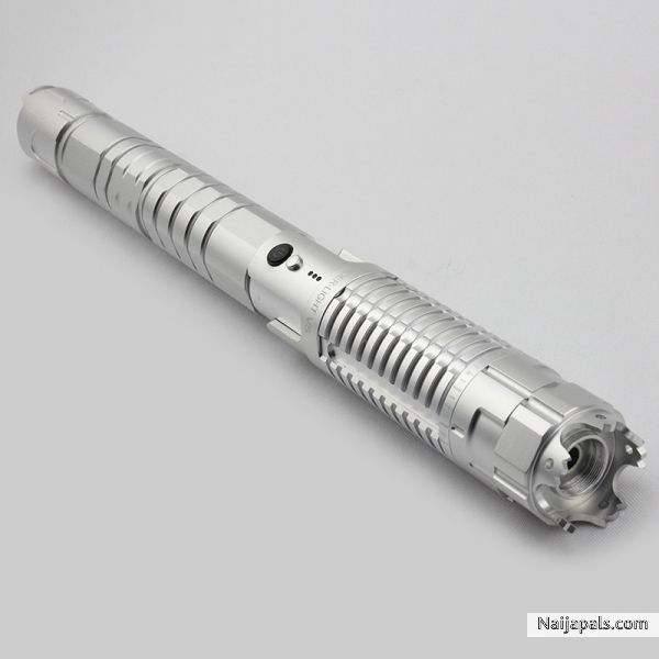 http://www.laserkorting.nl/sterke-blauw-laserpen-30000mw.html , Laser bezienswaardigheden zijn gemaakt van trucjes groene laserpen en stekker. Associated pers met een drukschakelaar die wordt gebruikt laser pointer sleutel kunnen wapens apparatuur. Laser bezienswaardigheden kan worden aangesloten op apparaten met de NAVO-standaard lager shell of hulpstukken. Het kan een zichtbare laserbundel die op de optische as parallel afgeven aan de as van het pistool kan de bundelspot worden gebruikt om de - click for next photo