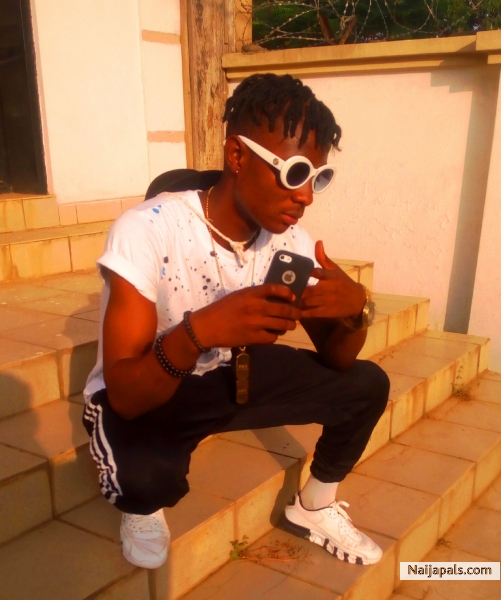 Official_Prinzboi - click for next photo