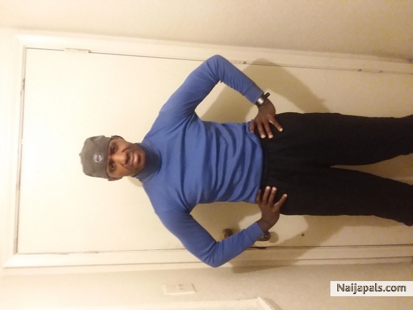 Very mature,fit and sexy guy - click for next photo