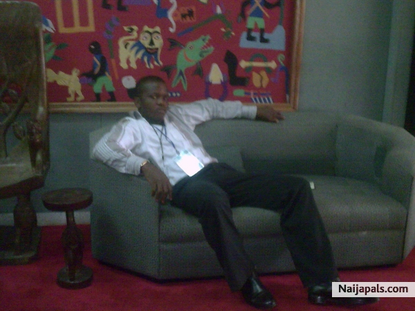 bixxy relaxing in the ECOWAS SECRETARIAT - click for next photo