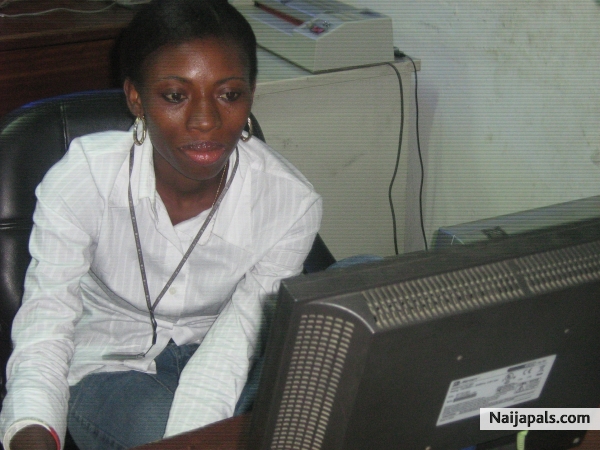 Shola at Ph office - click for next photo